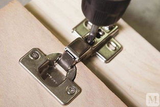 入住僅一年衣柜門歪倒一片？問題根源在于鎖具五金配件選擇不當(dāng)